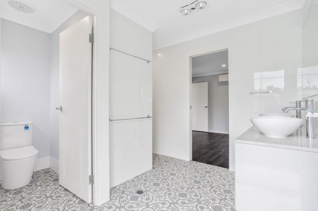 WC zone & doorway through