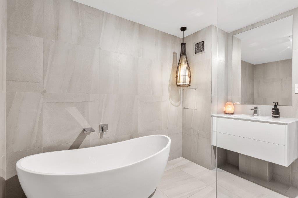 Pendant & Stone Bathroom