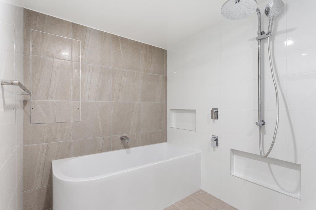 Adjoining bath and shower zone